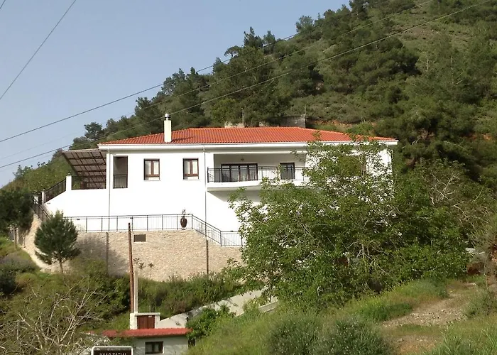 Ta Spitakia Tis Theodosias