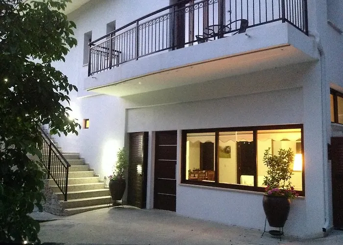 Ta Spitakia Tis Theodosias * Kalopanagiotis