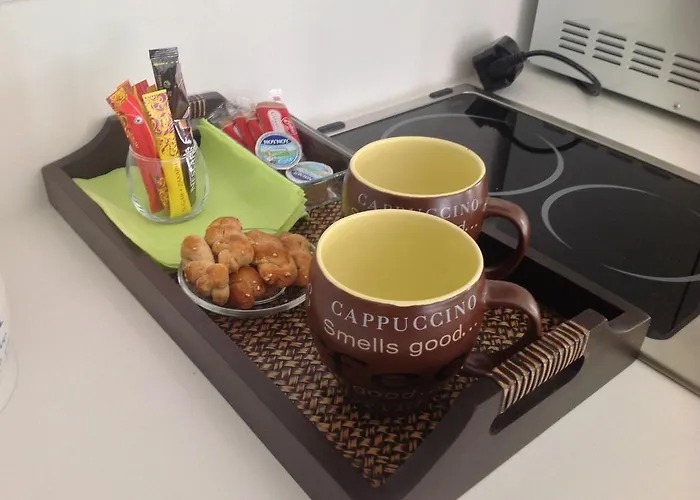 Ta Spitakia Tis Theodosias Kalopanagiotis