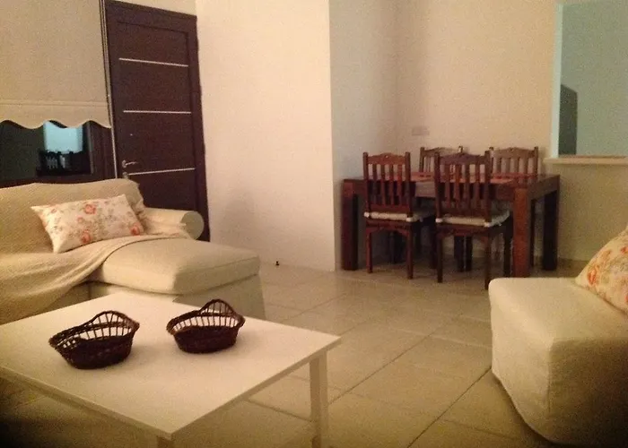 Ta Spitakia Tis Theodosias Kalopanagiotis