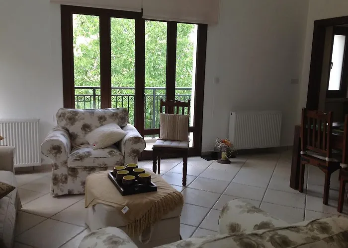 Ta Spitakia Tis Theodosias * Kalopanagiotis