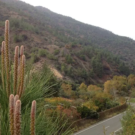 شقة Ta Spitakia Tis Theodosias كالوبانايوتيس