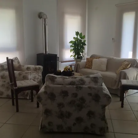 Ta Spitakia Tis Theodosias كالوبانايوتيس