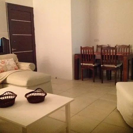 Ta Spitakia Tis Theodosias كالوبانايوتيس