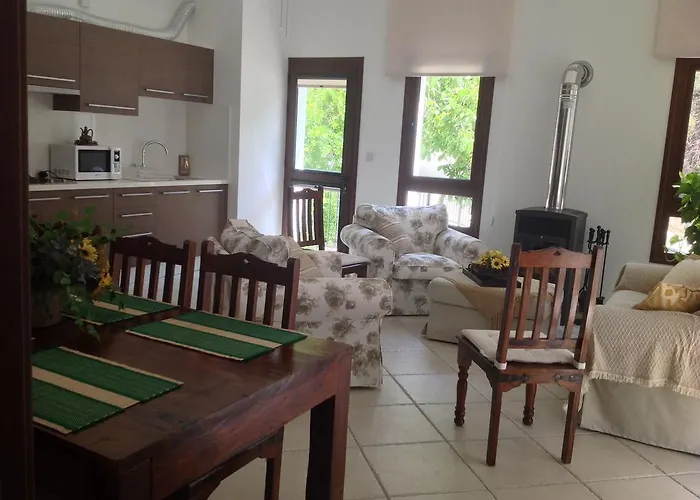 Ta Spitakia Tis Theodosias