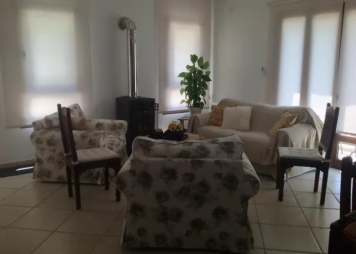 Ta Spitakia Tis Theodosias Kalopanagiotis