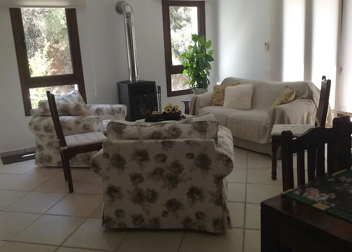 Ta Spitakia Tis Theodosias *